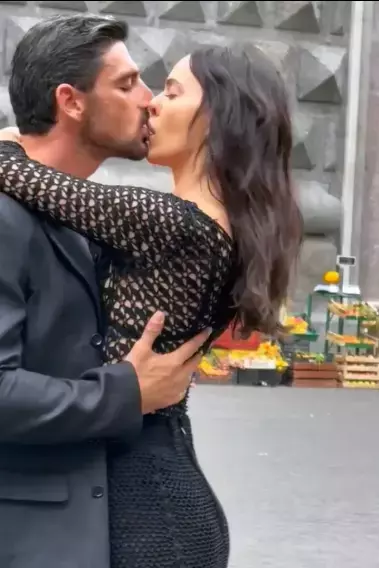 Irina Shayk ve Michele Morrone sokak ortasında öpüştü! Aşk sandılar ama sebebi başka