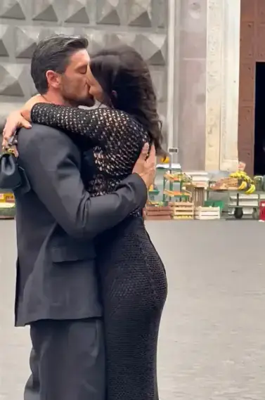 Irina Shayk ve Michele Morrone sokak ortasında öpüştü! Aşk sandılar ama sebebi başka