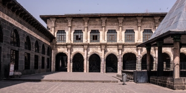 Diyarbakir8217da-Kolonlari-Ses-Veren-Apartman-Tedbiren-Bosaltildi-featured