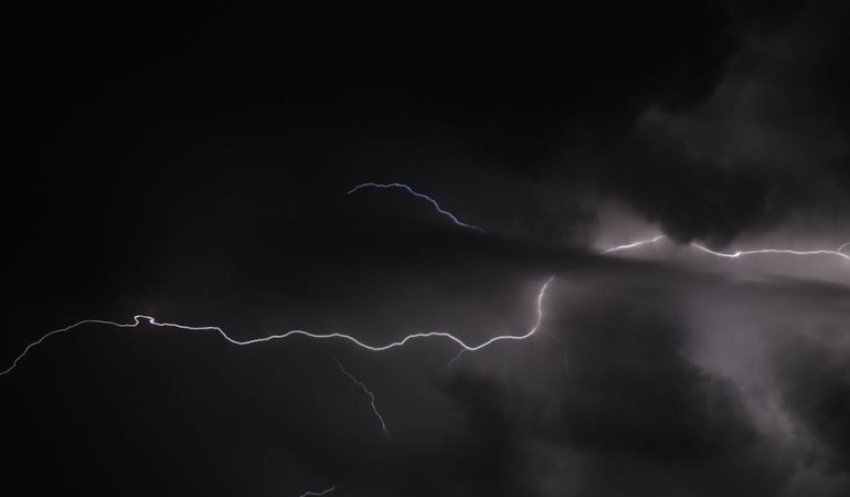 Meteoroloji8217den-Sari-Kodlu-Uyari-Saganak-Dolu-ve-Firtina-Bekleniyor-featured